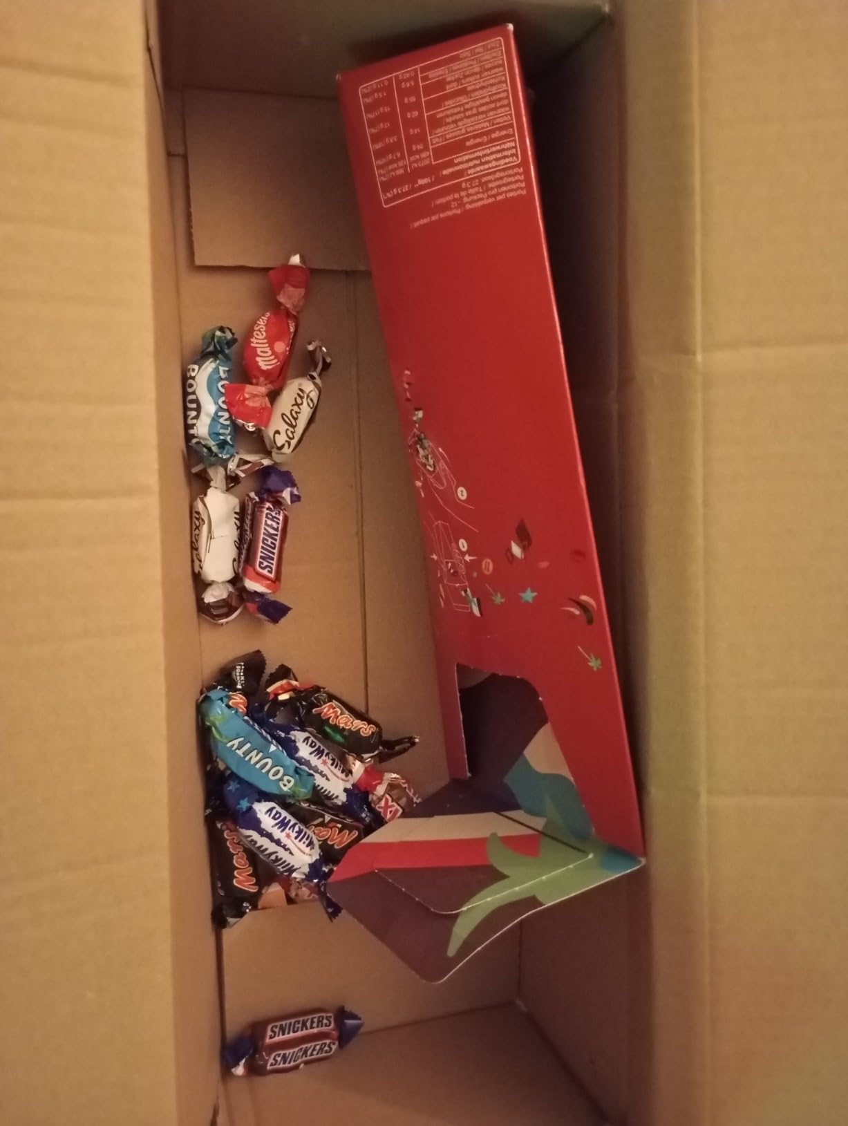 Celebrations Pop Box Pralinenmischung 350g Geschenkbox