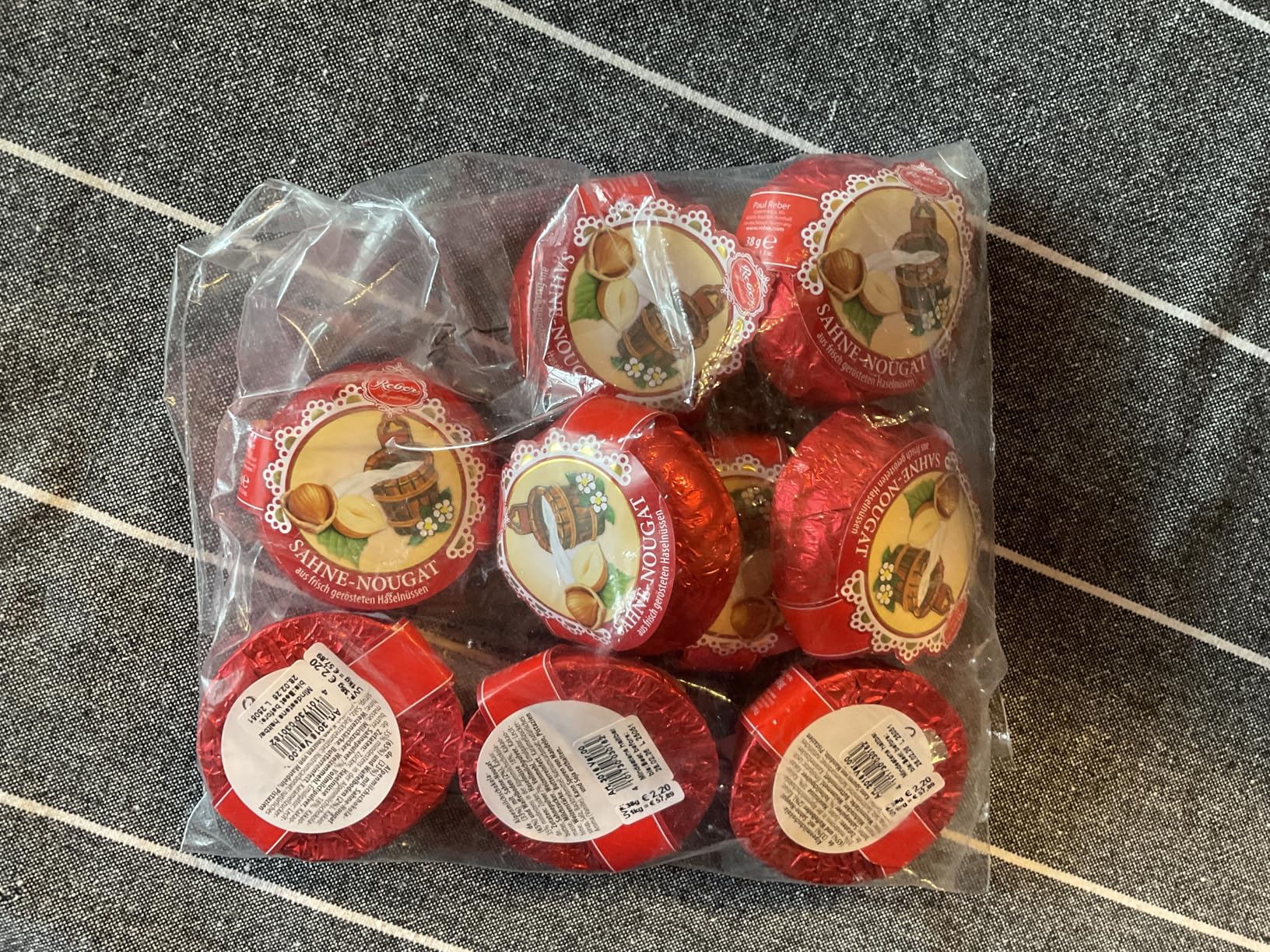 Reber Pasteten Sahne-Nougat Schokolade 342g 9 Stück Alpenmilch