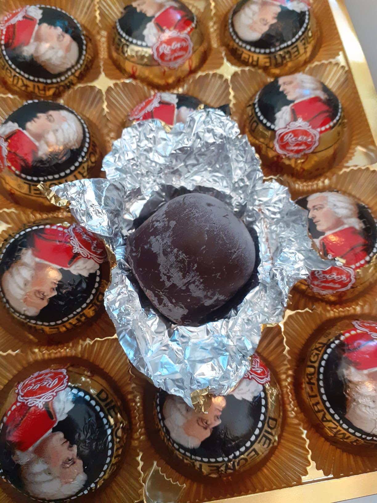 Reber Mozart-Kugeln Barock Zartbitter 15 Stück 300 g